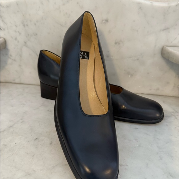 Nine West Classic Navy Leather Low-Heel Pumps - Women Size 8 - Picture 5 of 6